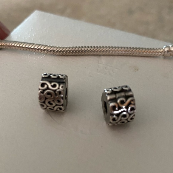 Pandora - Picture 3 of 4